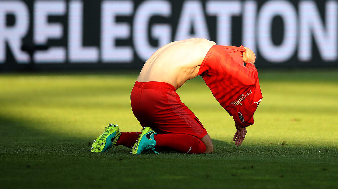 Am Boden zerstört: Der FC Ingolstadt verpasst den Aufstieg erneut in der Nachspielzeit © Getty Images