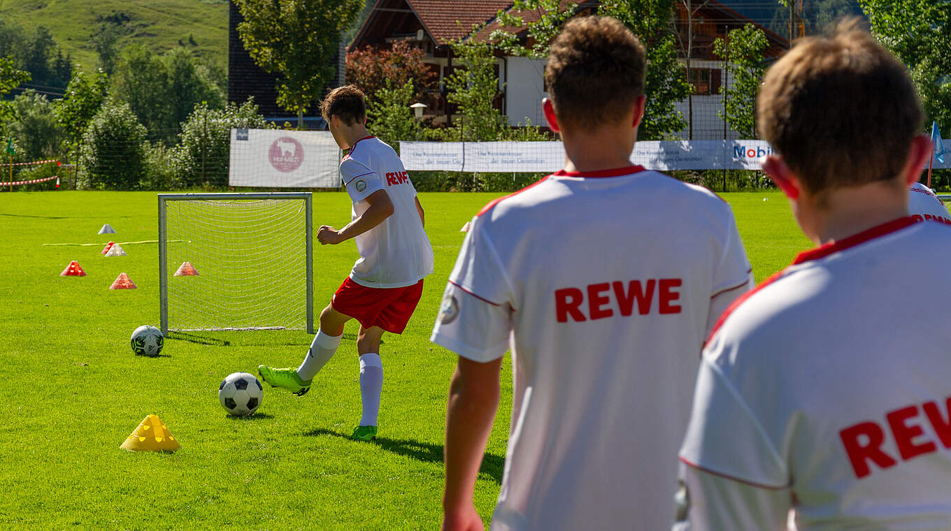 Ernährung und Fußball: Hab Spaß im Fußball-Camp von REWE © REWE
