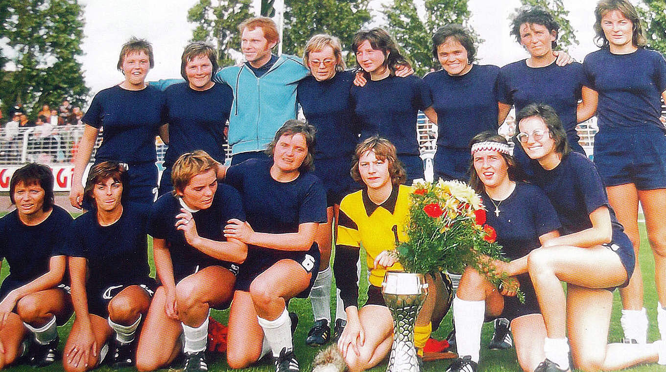 "Pioniere" des Frauenfußballs: TuS Wörrstadt wird 1974 erster deutscher Frauenmeister  © Imago