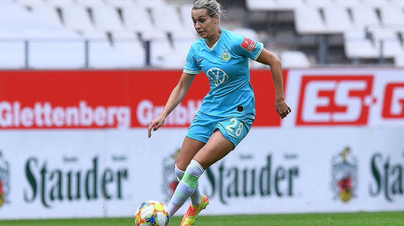 Wolfsburg-Routinier Lena Goeßling: "Ich bin nie satt, wenn es ums Titelgewinnen geht" © imago images/Revierfoto