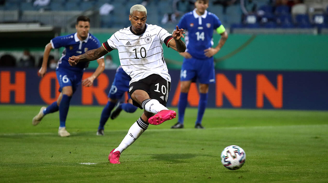 Lukas Nmecha doubles the lead from the spot. © GettyImages