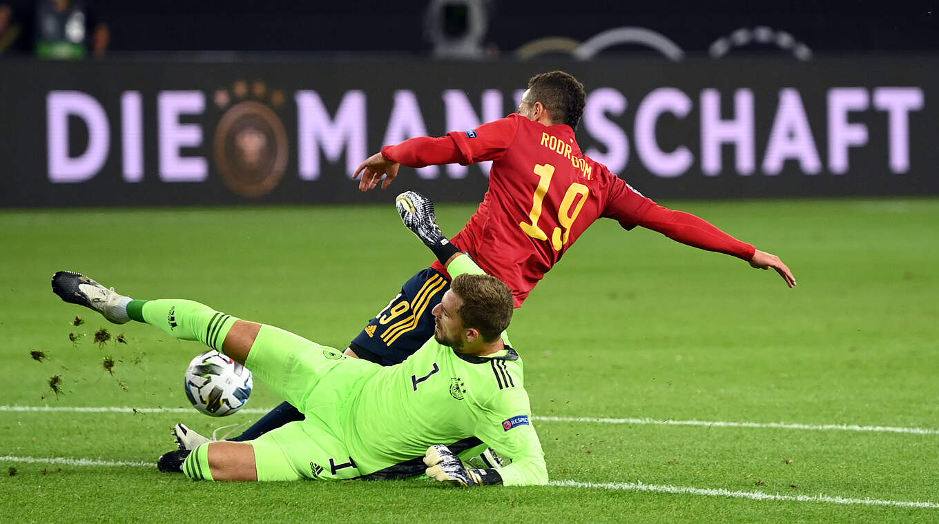 Kevin Trapp denies Spain the opener © Getty Images