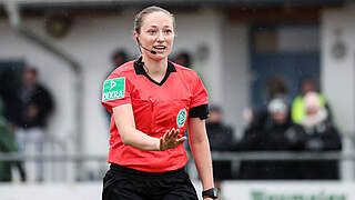 21. Einsatz in der Frauen-Bundesliga: Schiedsrichterin Melissa Joos © imago