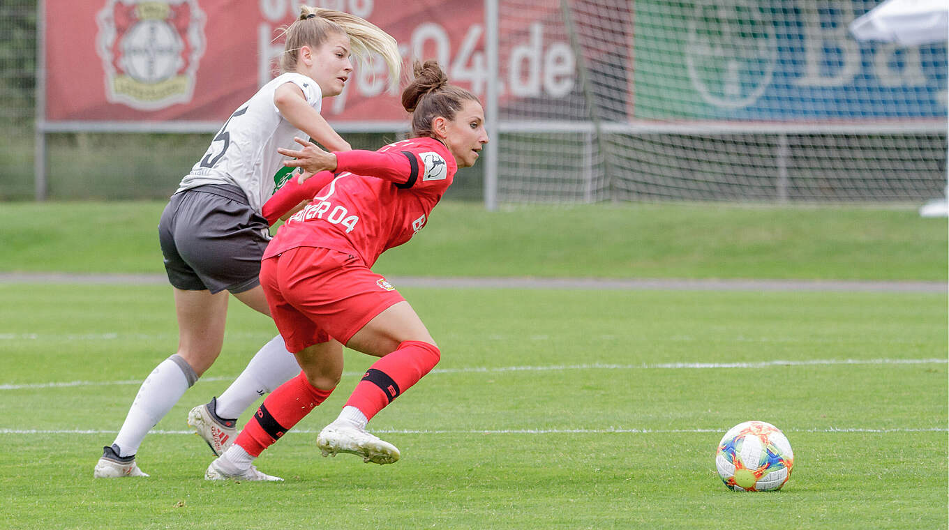Leverkusens Kapitänin Jessica Wich: "Wir sind glücklich und stolz" © imago