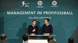 Bierhoff (r.) mit Seifert: 