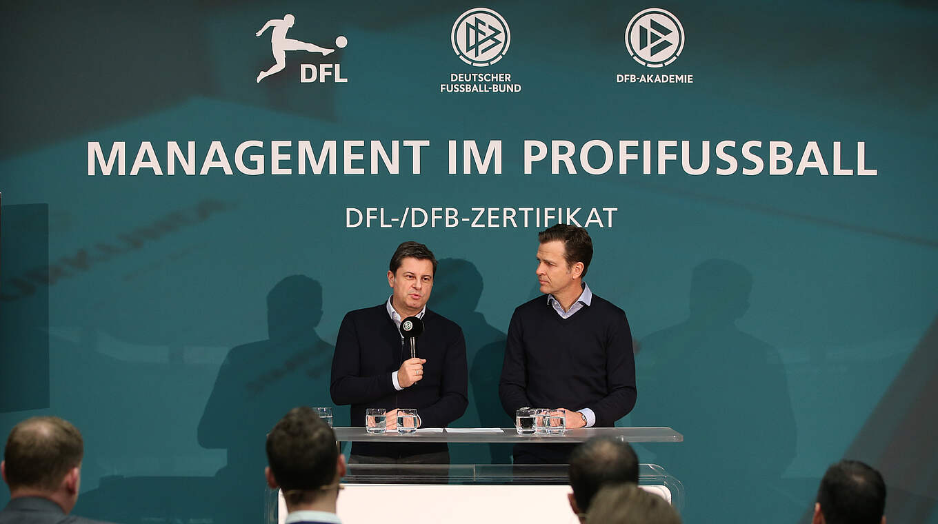 Bierhoff (r.) mit Seifert: "Die künftigen Verantwortlichen im Sport bestmöglich ausbilden" © Getty Images