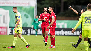 Muss nach rohem Spiel gegen den Gegner zweimal aussetzen: Florian Carstens (l.) © imago