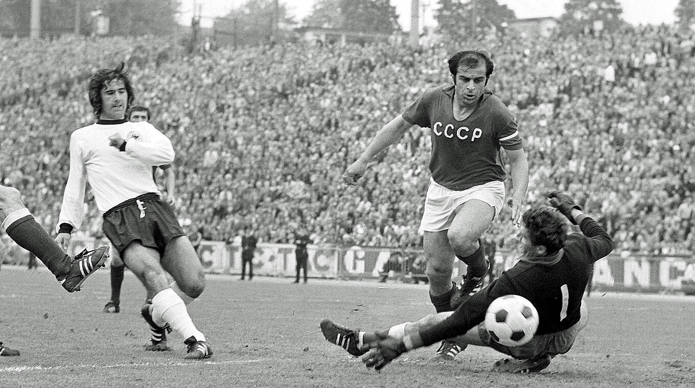 50. Länderspieltor zum 3:0 gegen die UdSSR: Gerd Müller (l.) macht den EM-Titel klar © imago