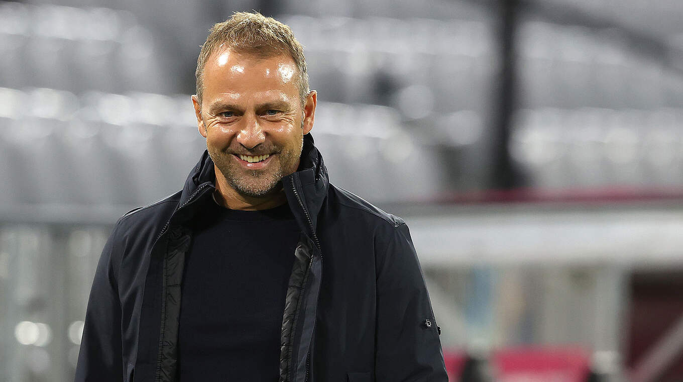 An honour for Hansi Flick: Bayern's head coach is the best coach in Europe. © 2020 Getty Images