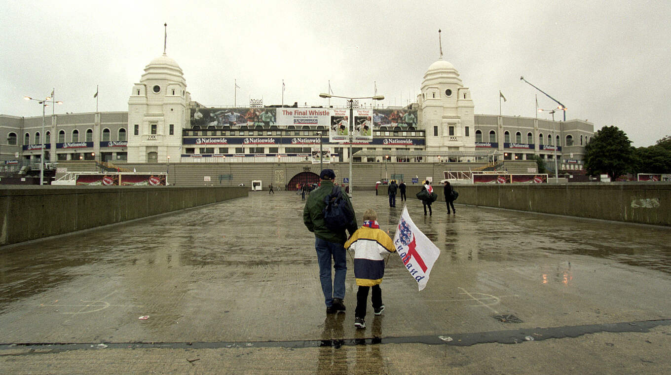 Abschied nach 77 Jahren Fußballgeschichte: Das Wembleystadion wird 2000 abgerissen  © Getty Images