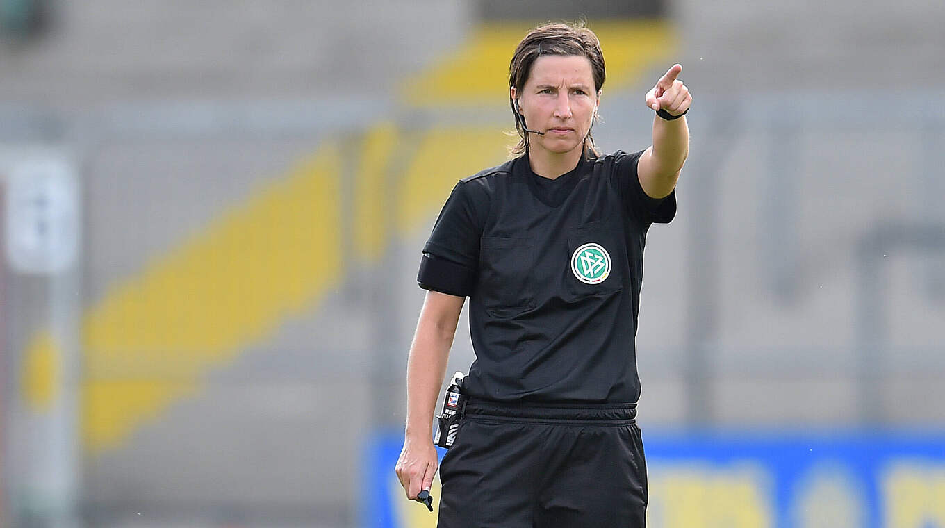 92. Einsatz in der Frauen-Bundesliga: Schiedsrichterin Katrin Rafalski © imago