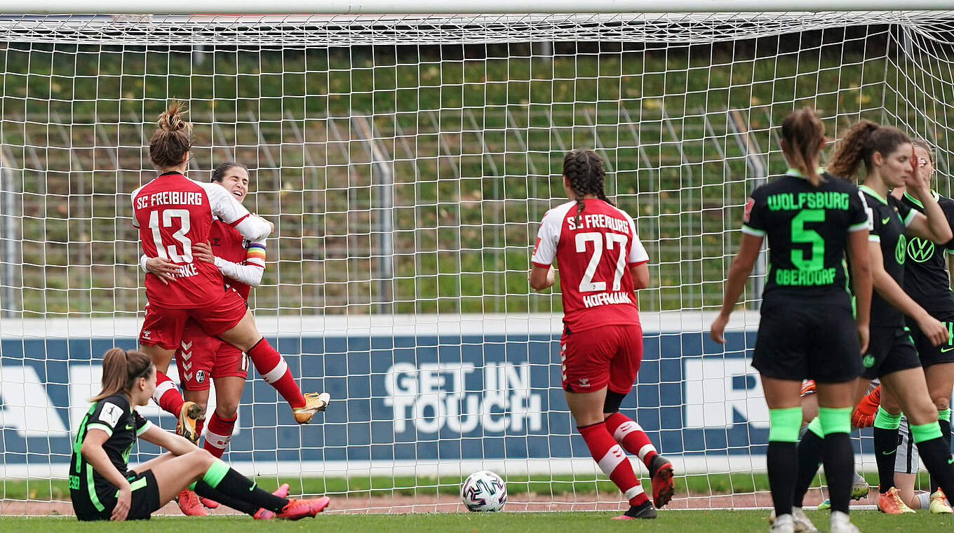 Kayikci (2.v.l.): "Zum Glück habe ich die Übersicht nicht verloren und das Tor gemacht" © imago images/Sports Press Photo