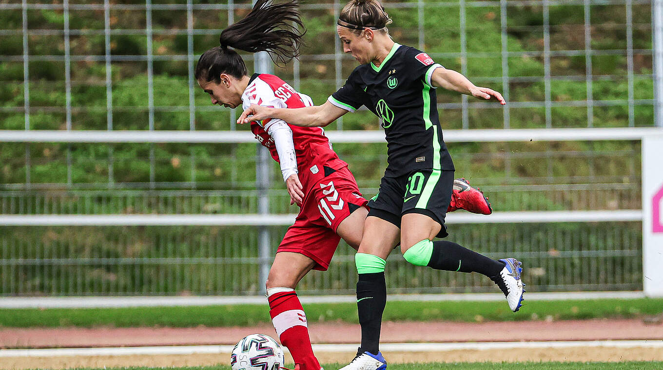 Kayikci (l.) gegen Wolfsburgs Huth: "Man kann auch von Abwehrschlacht sprechen" © imago images/Beautiful Sports