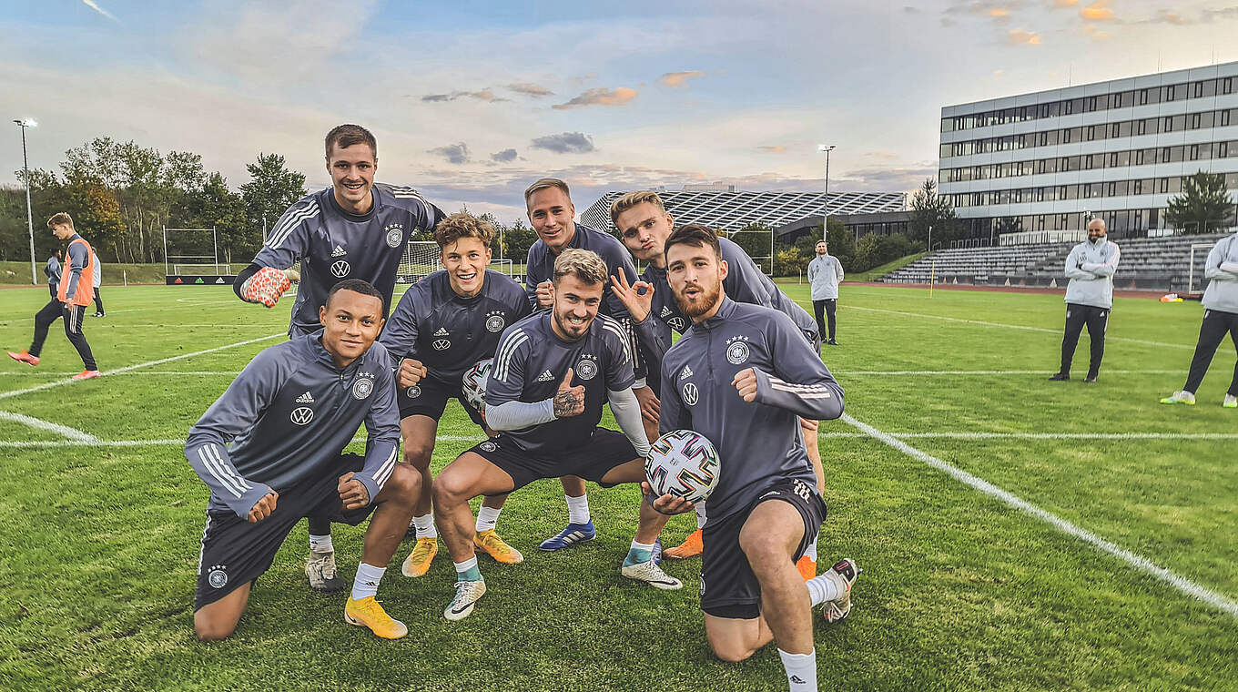 Dorsch (front middle): "The boys that were new to the squad were eager to play and show what they’re capable of." © DFB