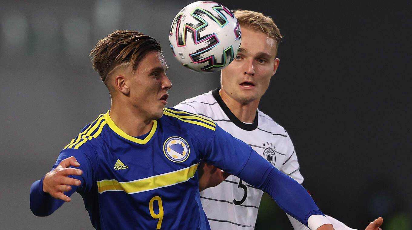 Amos Pieper battles Ermedin Demirovic © 2020 Getty Images