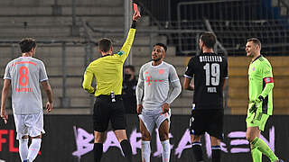 Nach seinem Platzverweis für zwei Partien gesperrt: Bayerns Corentin Tolisso (M.) © Getty Images