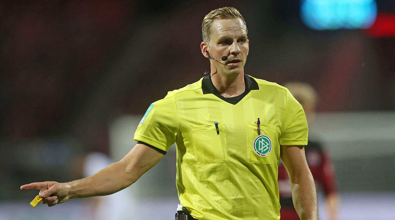 Leitet in Leverkusen sein 30. Spiel in der Bundesliga: Referee Sören Storks © imago images/Bernd Müller