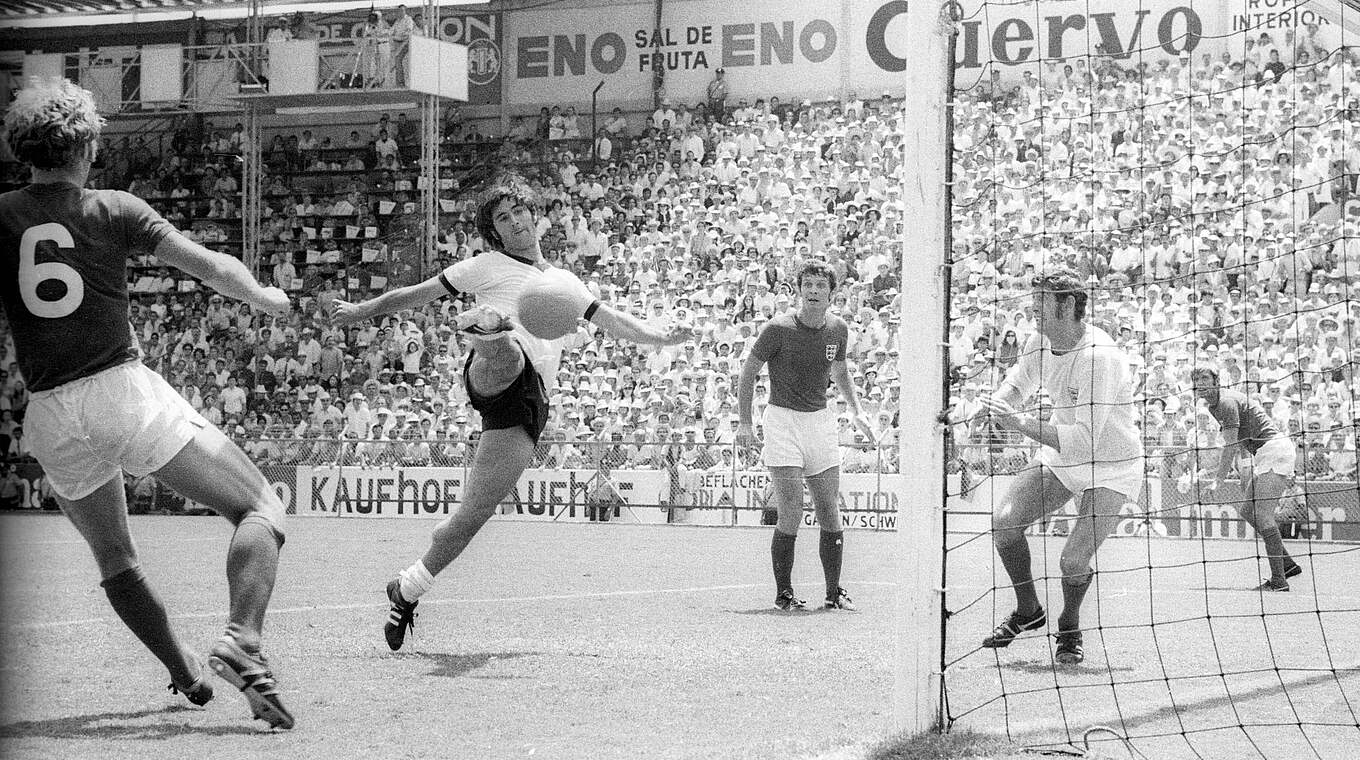 "Ich musste das Bein mächtig hochreißen": Müller trifft zum gegen England 1970 © imago images/WEREK