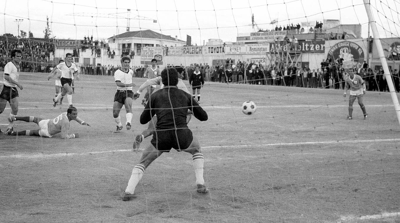Die 92. Minute am 23. November 1968 in Nikosia: Müller trifft zum Sieg gegen Zypern © Horstmüller