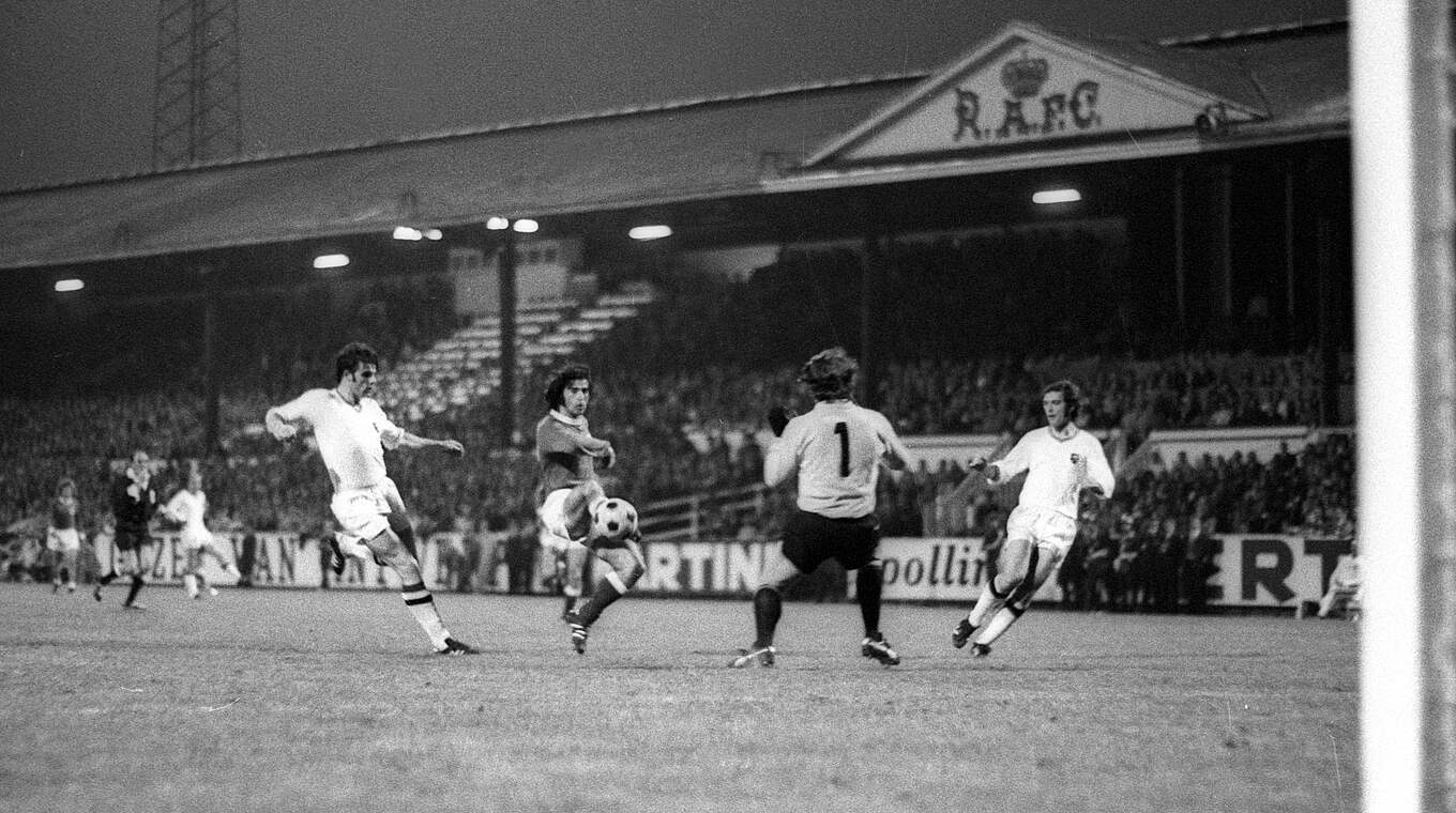 "Aus durch Müller": Der Bomber (3.v.r.) trifft im EM-Halbfinale 1972 gegen Belgien © imago