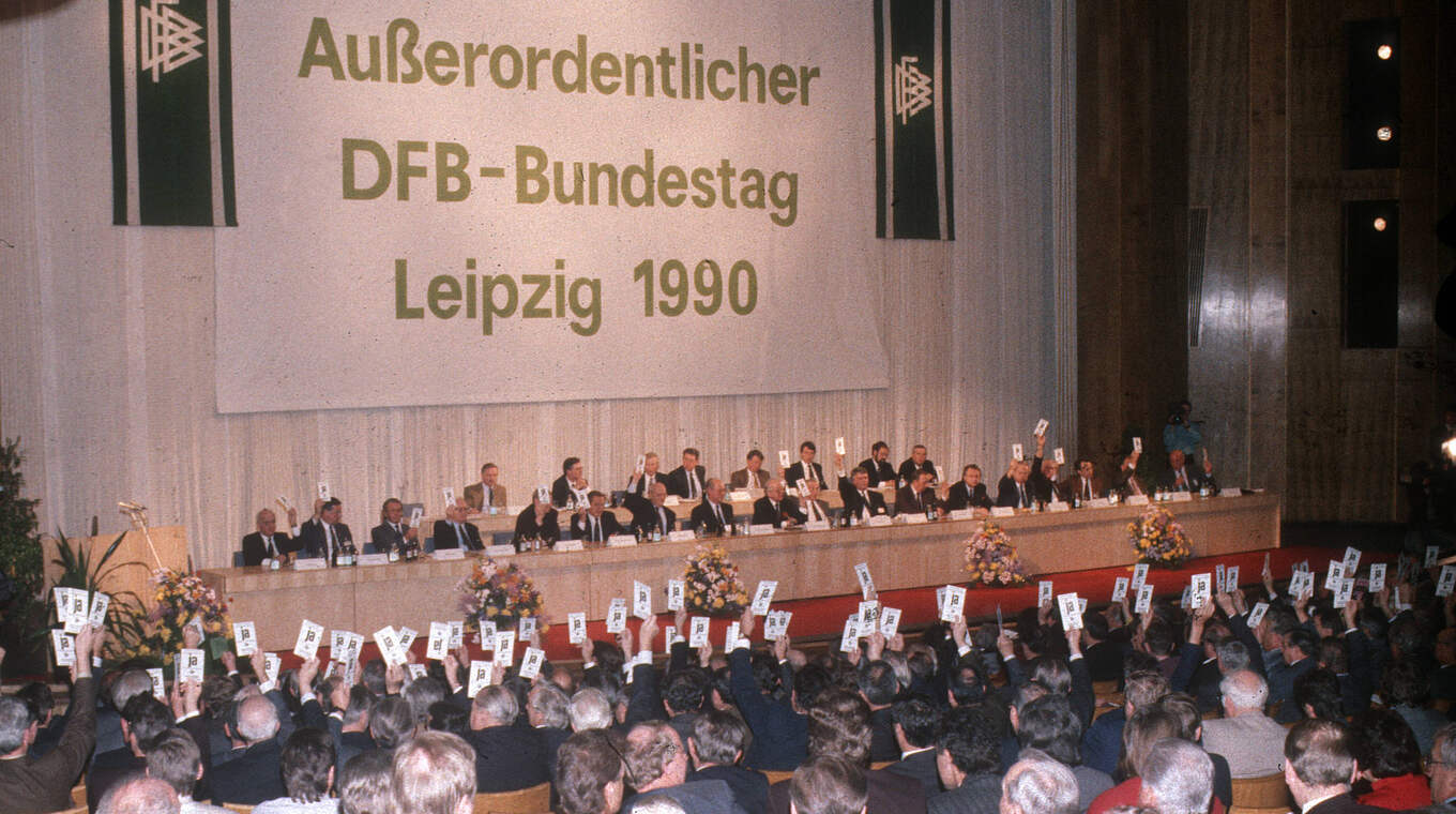 Klares Votum: Einstimmig per Akklamation wird der NOFV in den DFB aufgenommen © imago