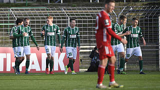 Jubel in Lübeck: 3:0 besiegt man den FC Bayern II © Imago