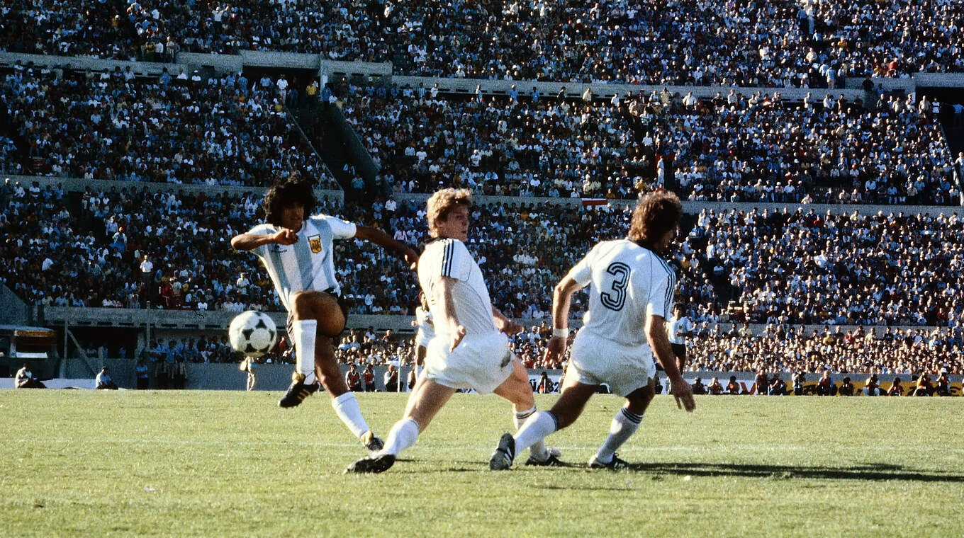 Ende der Serie: Maradonas Argentinien besiegt Deutschland bei der "Mini-WM" 1981  © imago