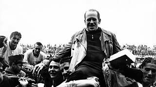 Sepp Herberger, wie die Welt ihn kennt: Der Bundestrainer wird 1954 Weltmeister © imago