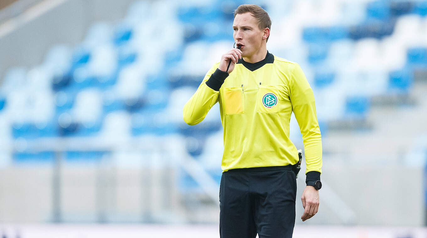 Leitet in Leverkusen sein 29. Bundesligaspiel: Referee Martin Petersen © imago