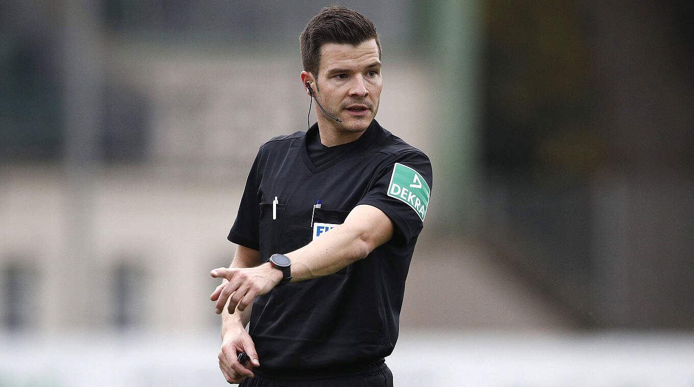 Steht in Berlin vor seinem 55. Einsatz in der Bundesliga: FIFA-Referee Harm Osmers © imago images/Joachim Sielski