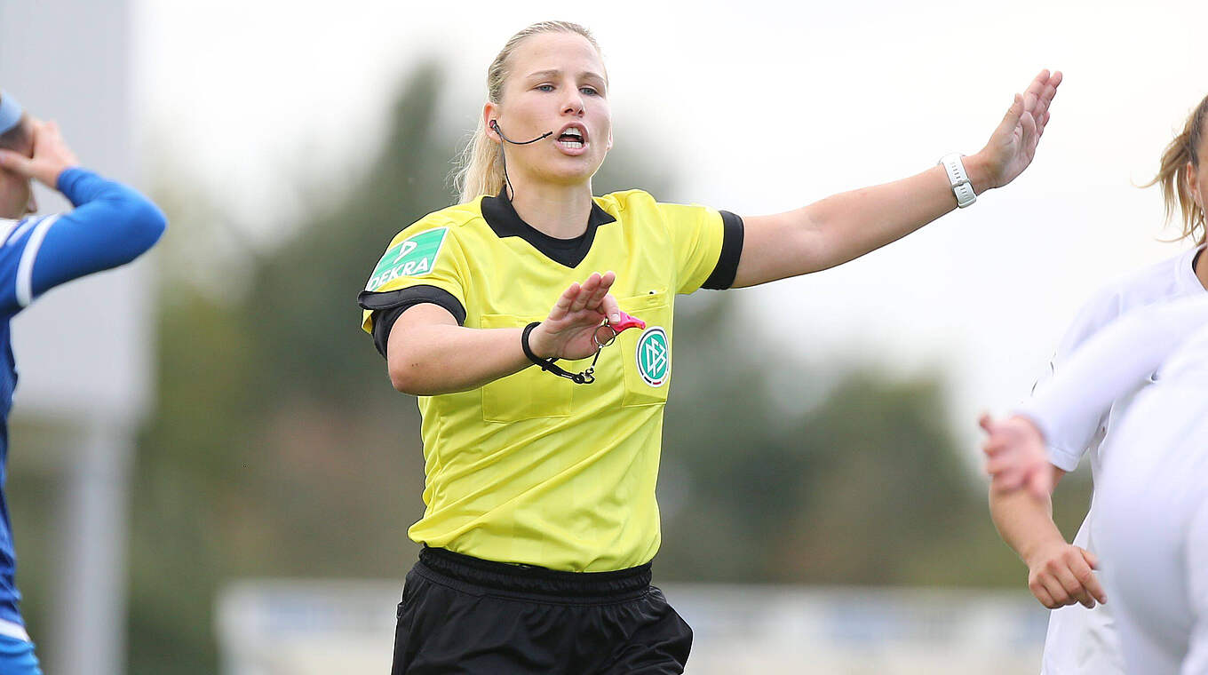 Steht vorm 70. Einsatz in der Frauen-Bundesliga: Schiedsrichterin Ines Appelmann © imago images / Hartenfelser