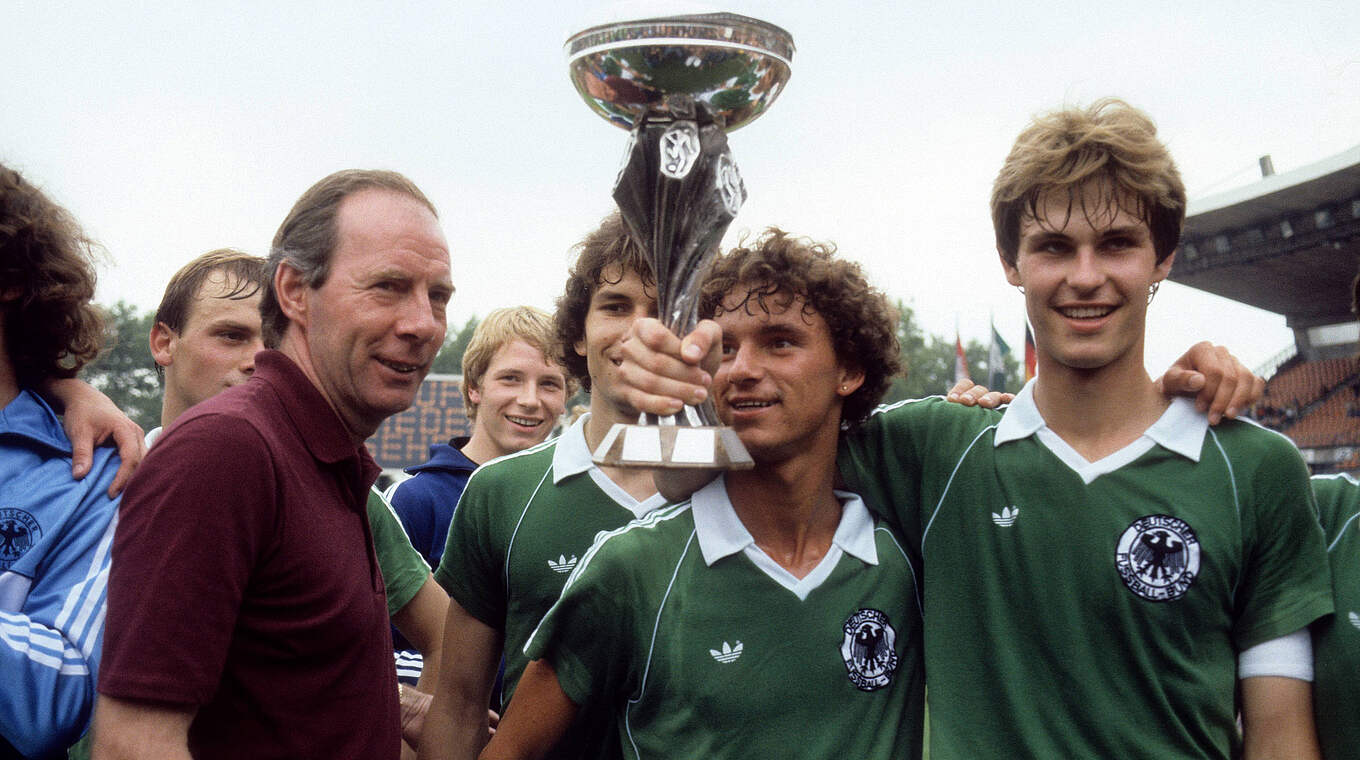 Der Trainer und die "Weise-Bubis": U 18-Europameister und U 20-Weltmeister 1981 © imago images/Kicker/Eissner, Liedel