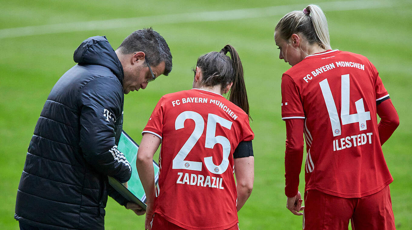 Bayern-Trainer Scheuer (l.): "Der Perfektionismus der Spielerinnen ist fast grenzenlos" © imago