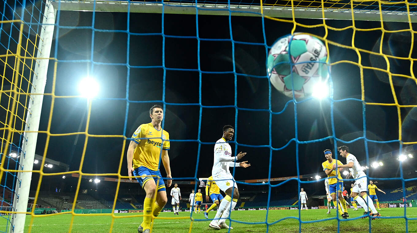 Da ist der Ball drin: Hummels und Sancho schießen Dortmund ins Achtelfinale © 2020 Getty Images
