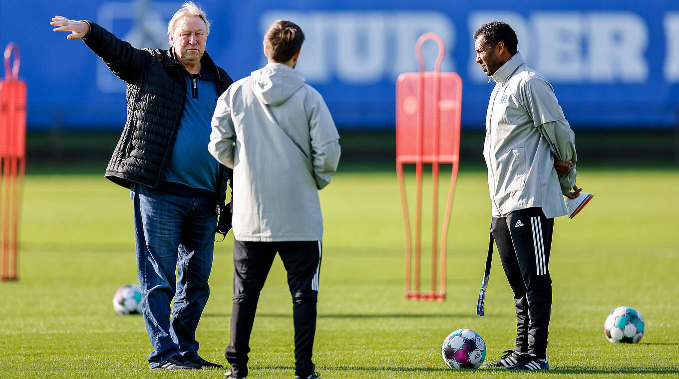 "Junge Spieler sind einfach interessiert und wissbegierig": Hrubesch (l.) mit Thioune (r.) © imago images/Philipp Szyza