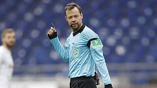 Leitet in München sein 188. Spiel in der Bundesliga: Schiedsrichter Markus Schmidt © imago images/Joachim Sielski