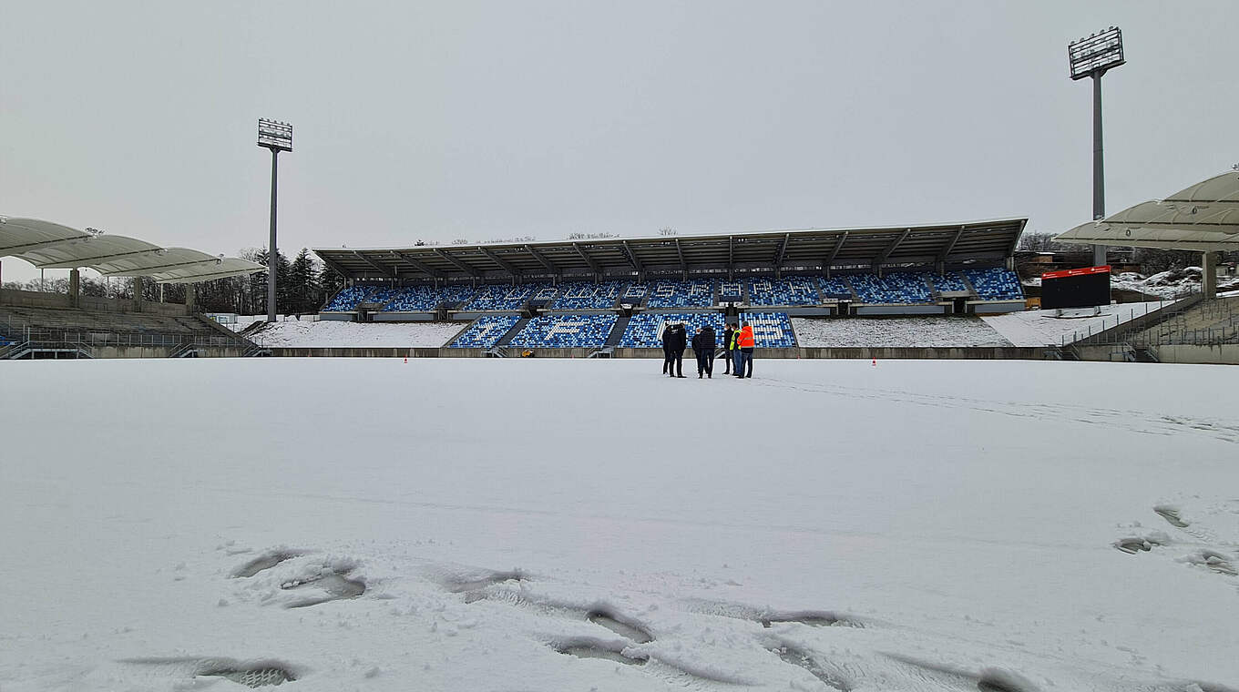 Absage in Saarbrücken: Der Rasen im Ludwigsparkstadion ist unbespielbar © imago