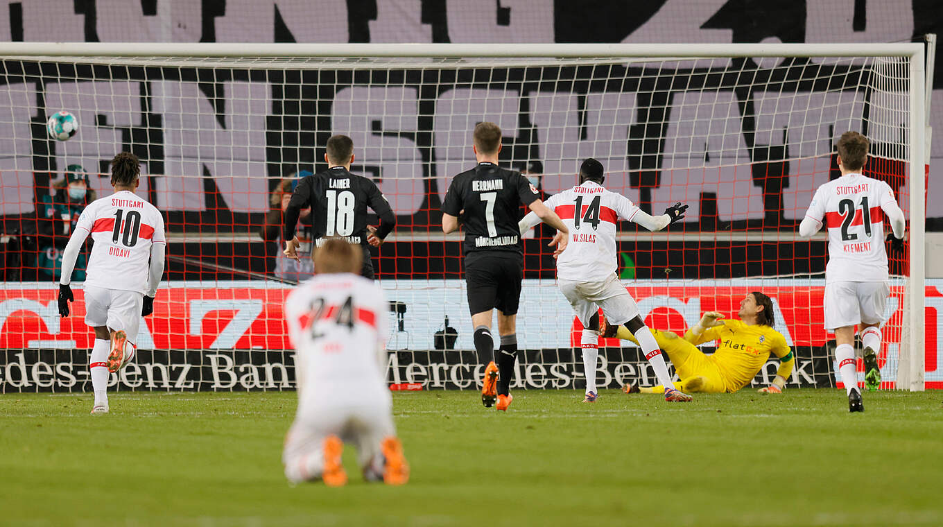 Schlusspunkt in Stuttgart: VfB-Profi Silas Wamangituka verwandelt den Elfer zum 2:2 © 2021 Getty Images
