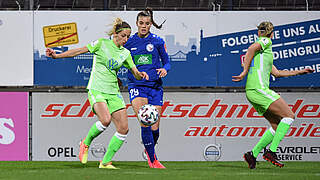 0:5 im Hinspiel: Cerci (M.) und Turbine Potsdam unterliegen Hendrich und Wolfsburg © imago images/Matthias Koch