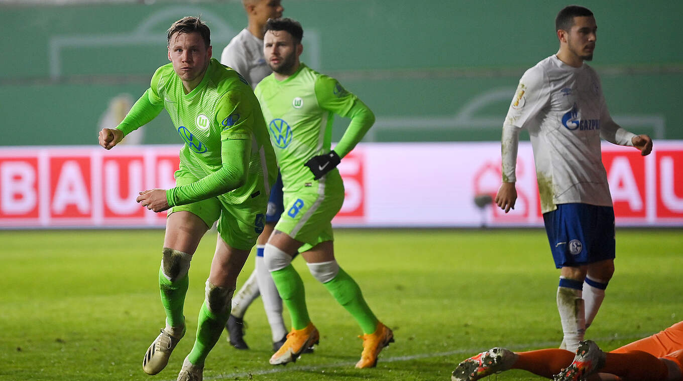 Matchwinner beim Torjubel: Wout Weghorst (l.) schießt Wolfsburg ins Viertelfinale © Getty Images