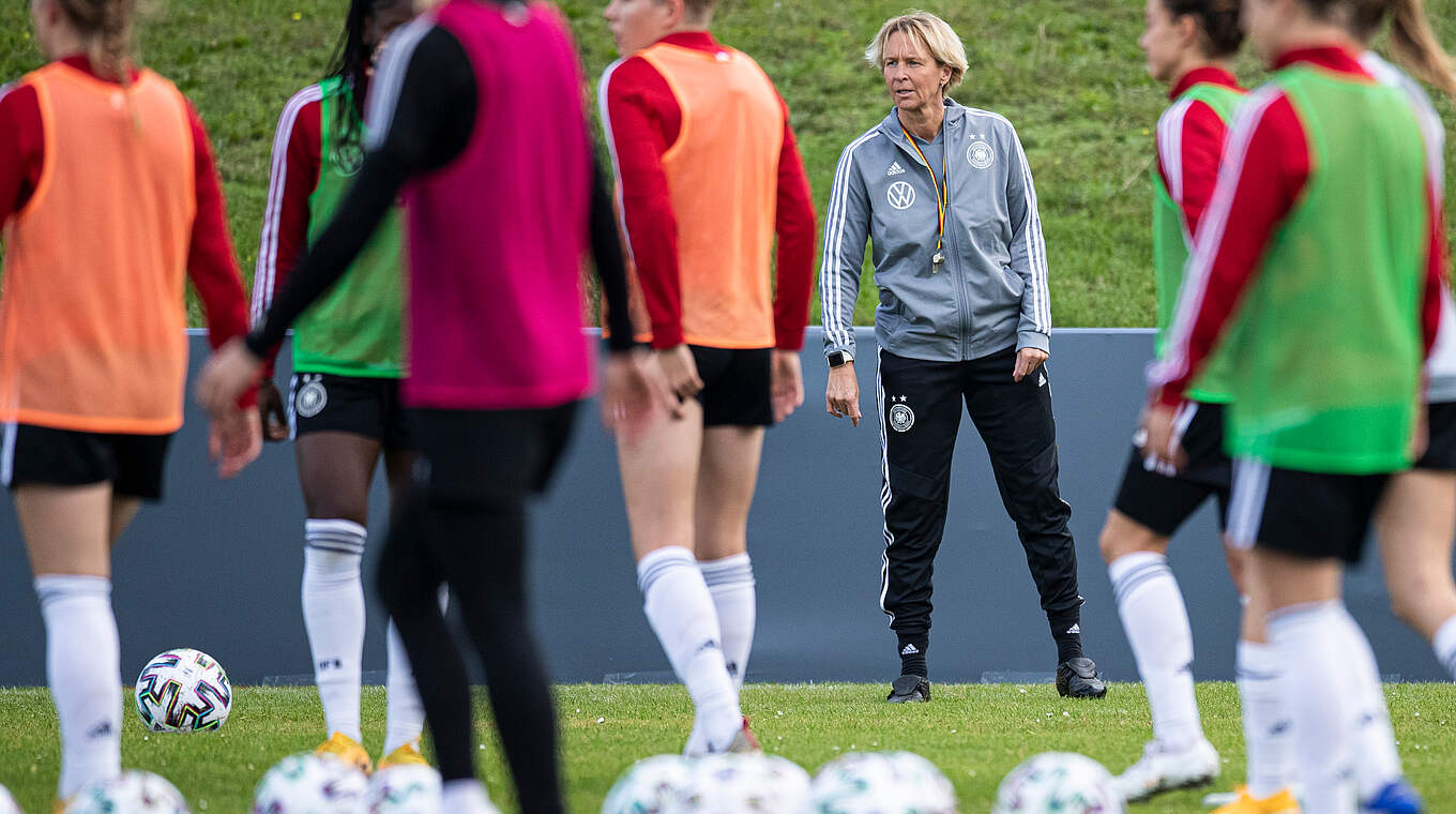 Martina Voss-Tecklenburg: "We're testing ourselves against two strong opponents" © Thomas Böcker/DFB