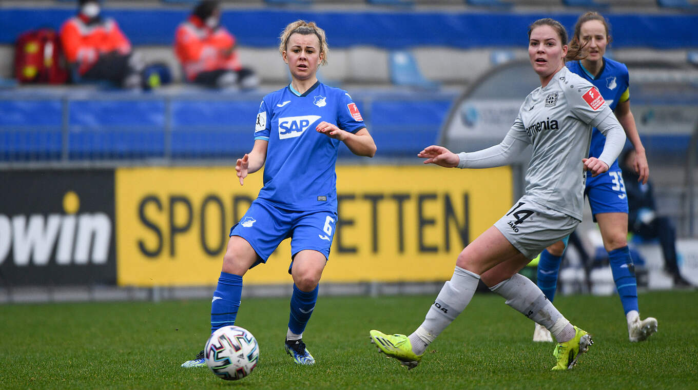 Lena Lattwein (l.): "Der Erfolg gegen Leverkusen war auch in dieser Höhe verdient" © imago