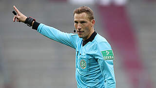 Leitet in München sein 32. Bundesligaspiel: Referee Martin Petersen © 2020 Getty Images