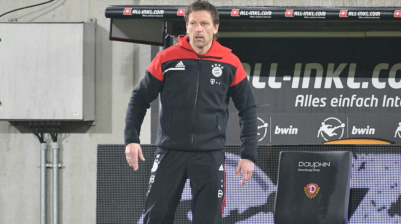 Die kommenden zwei Spiele nicht im Innenraum: Bayern-II-Trainer Holger Seitz © imago