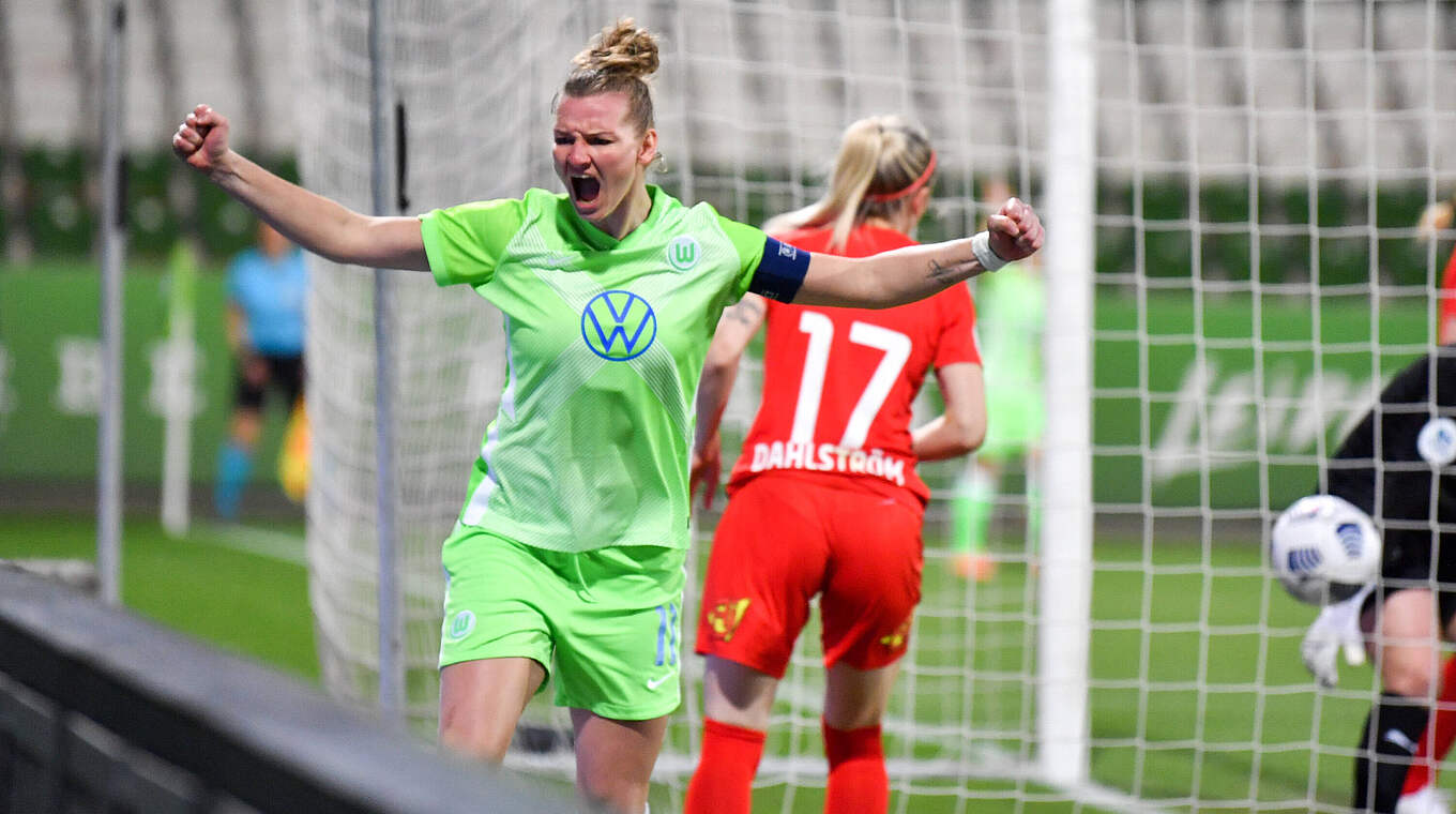 Matchwinnerin für Wolfsburg: Alexandra Popp (l.) bejubelt ihren Doppelpack © imago