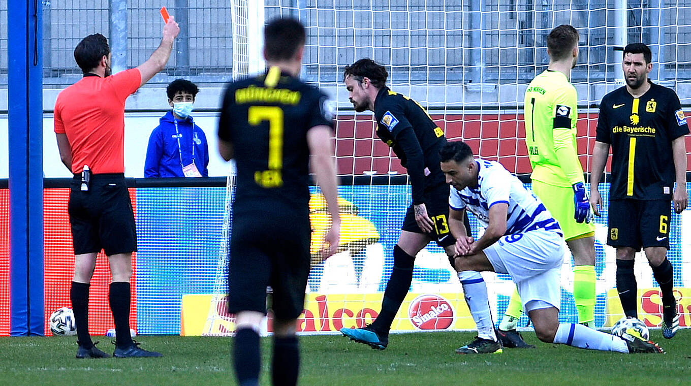 Für ein Meisterschaftsspiel gesperrt: Dennis Erdmann (3.v.l.) © imago