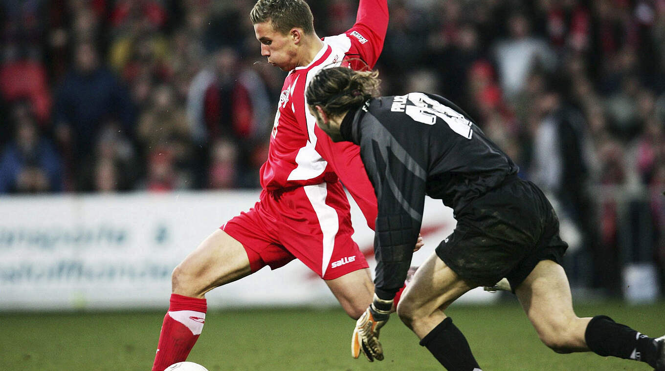 23. Januar 2005: Podolski erzielt das 4:2 für den 1. FC Köln gegen Energie Cottbus (Endstand 5:3) © Getty Images