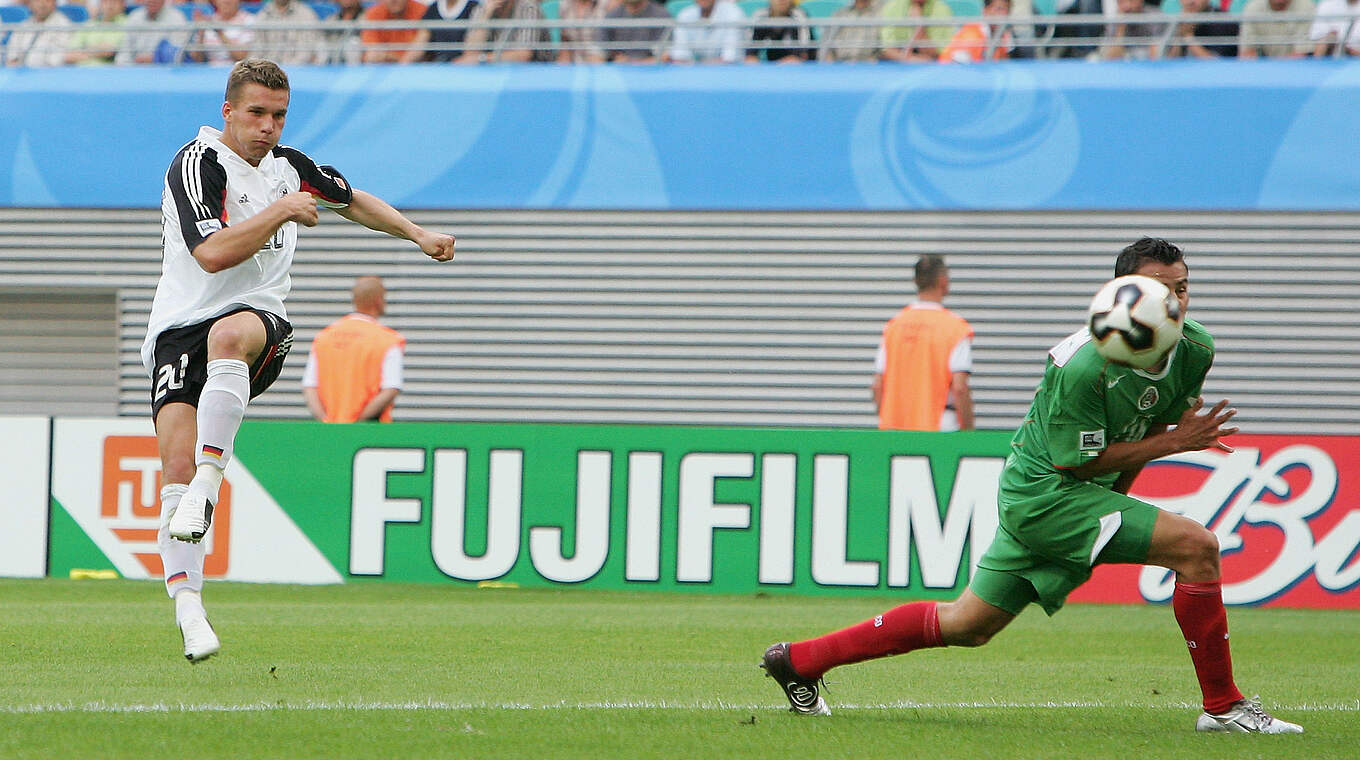 29. Juni 2005: Podolski erzielt das 1:0 für Deutschland gegen Mexiko (Endstand 4:3) © Getty Images