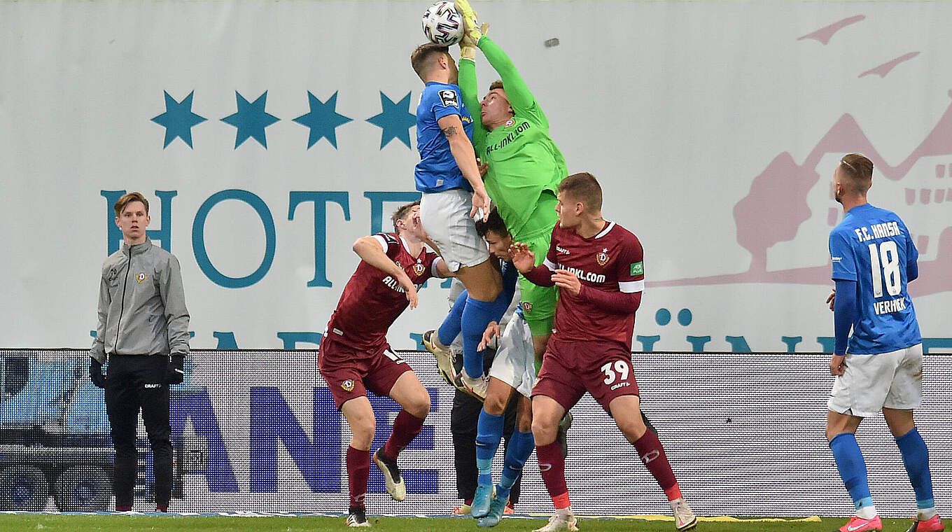 Topspiel und Ostduell: Hansa Rostock fordert Spitzenreiter Dynamo Dresden © imago