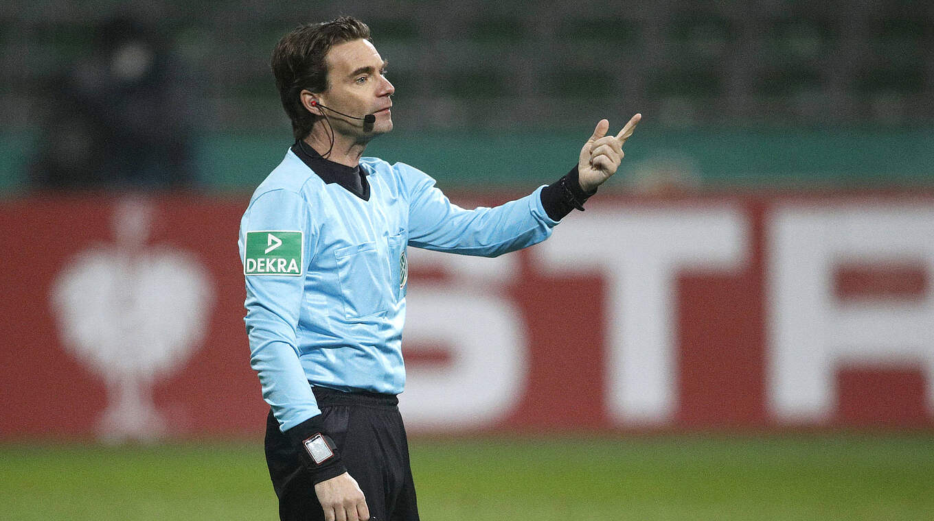 Seit 2008 Bundesliga-Schiedsrichter: Referee Guido Winkmann © imago images/Joachim Sielski
